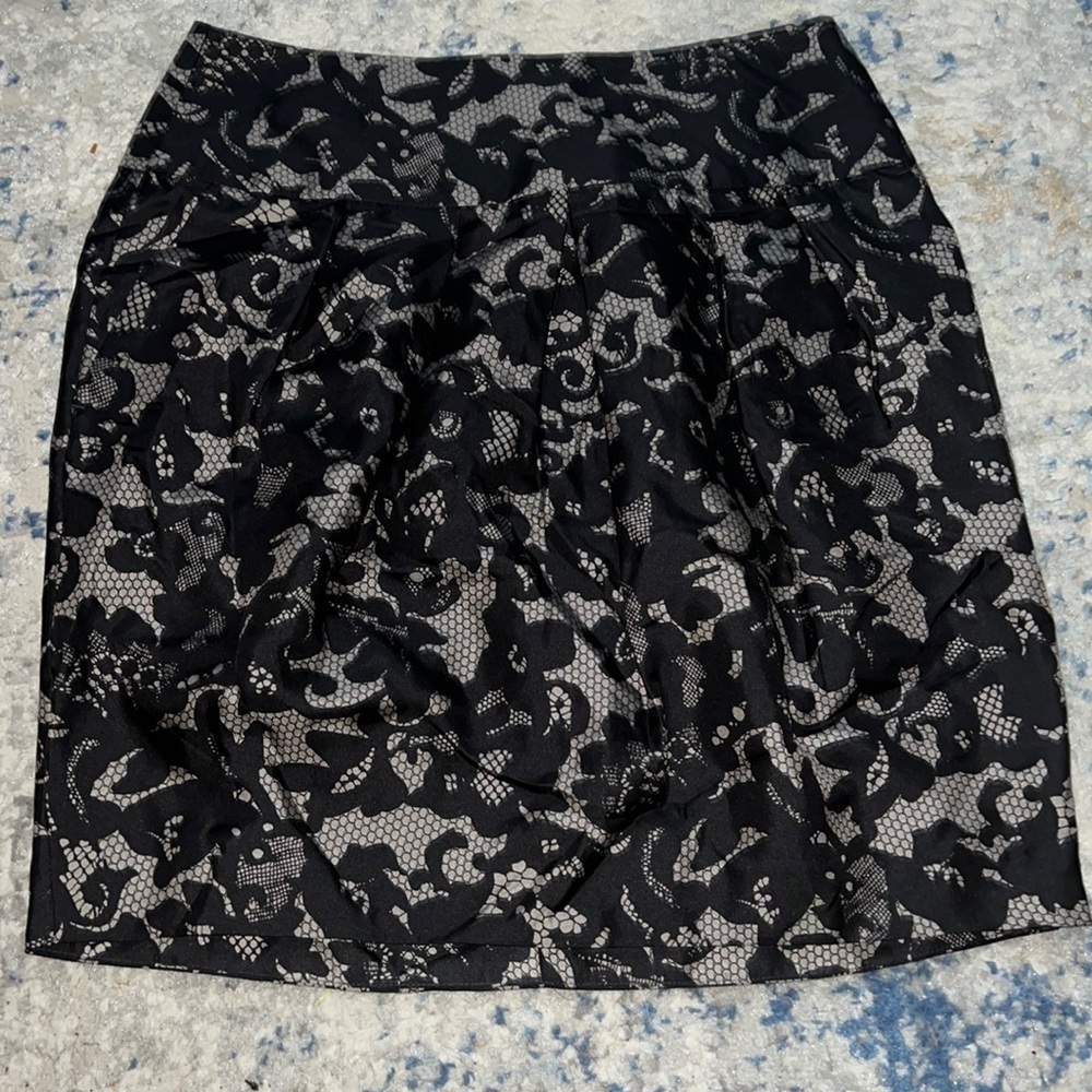 Banana Republic 100% silk black/tan lace print‎ pencil skirt Sz 6